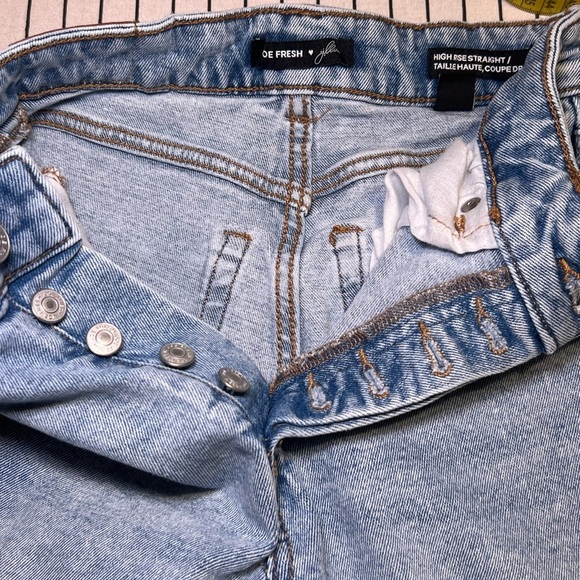 Joe Fresh X Jillian Harris High rise, straight jeans. Size 25. - Picture 9 of 11